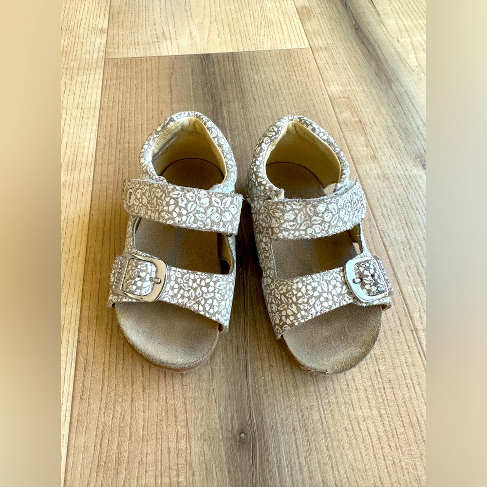 Falcotto sandals. White floral print with iridescent finish. Size 20